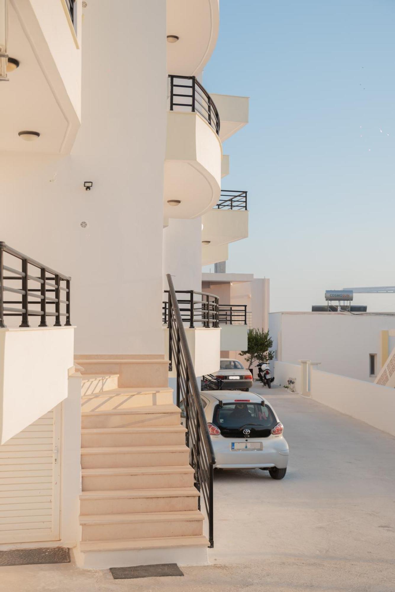 Central Rooms Makry Gialos  Exterior photo