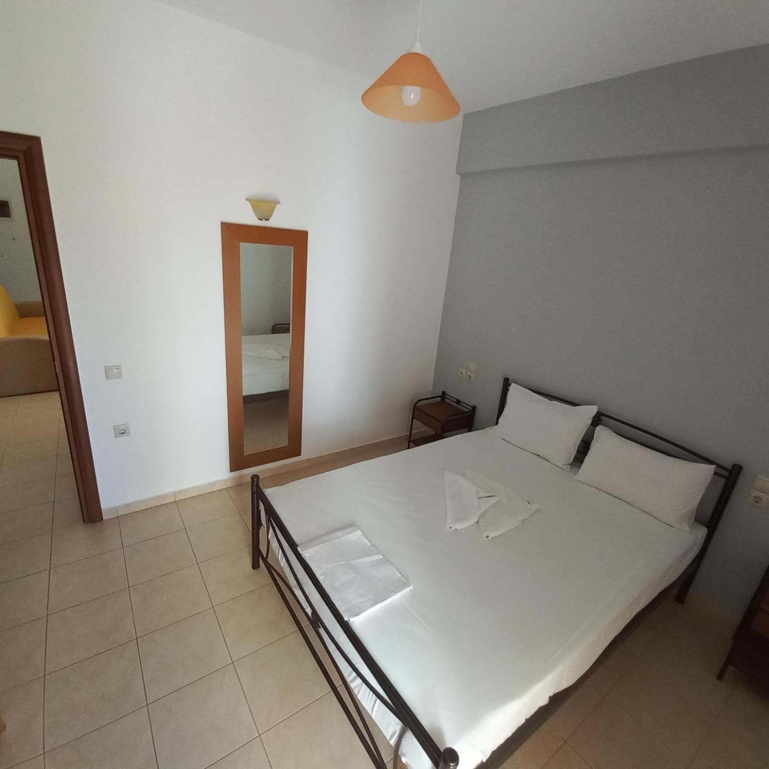 Central Rooms Makry Gialos  Exterior photo